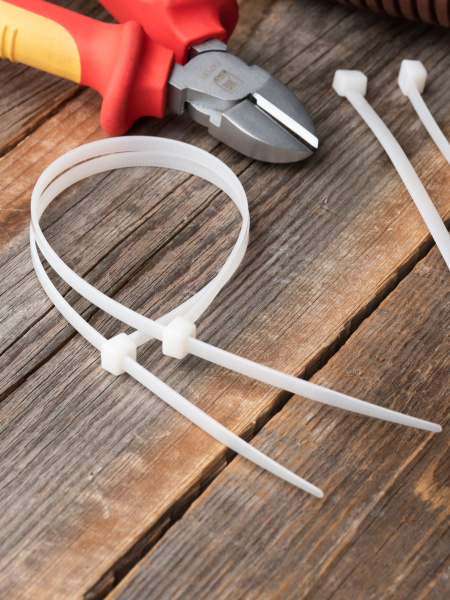 Купить EKF Basic Хомут нейлоновый (4,8х250) (100шт.)