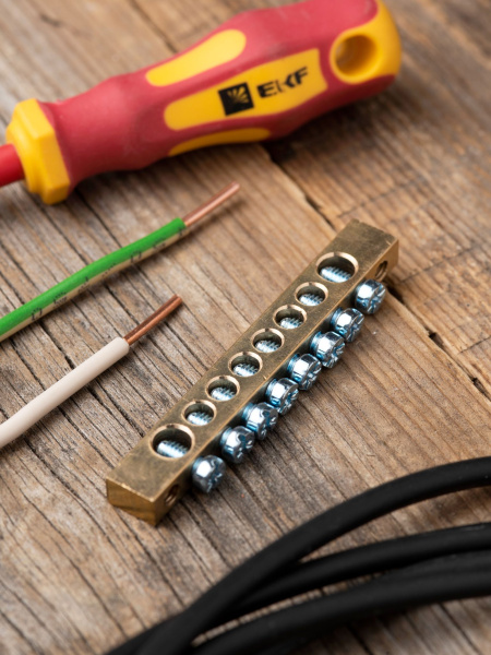 Купить EKF PROxima Шина PEN "ноль-земля" (6х9мм) 8 отверстий латунь крепеж по краям