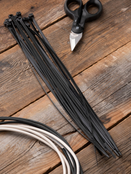 Купить EKF Basic Хомут нейлоновый черный (4,8х400) (100шт.)