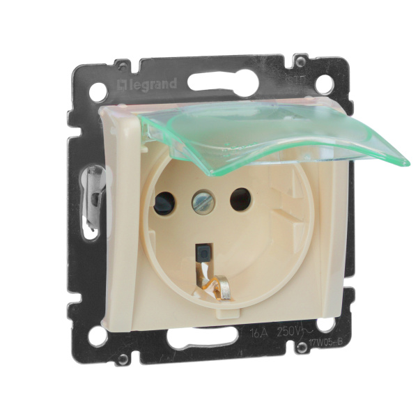 Legrand Valena Крем Розетка 1-ая с/з с крышкой и защитными шторками IP44 (к простой рамке) 774120
