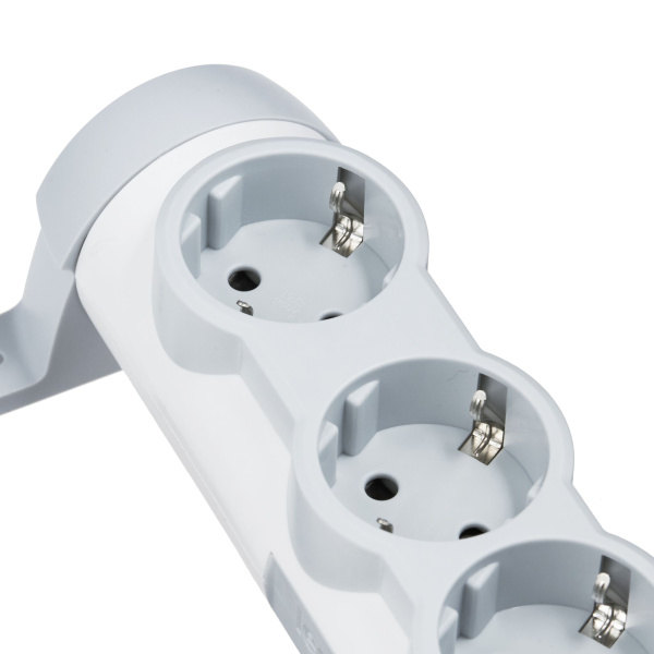 Купить Legrand Комфорт Бело-серый Удлинитель 5x2К+З с выкл., кабель 3м, фиксир. поворотный блок, возможно крепление к стене 694632