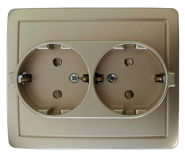Simon 15 Шампань Розетка 2-ая с/з 2*2Р+Е, с защитными шторками,винт.зажим,16А, 250В 1590451-034