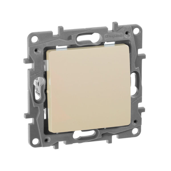 Купить Legrand Etika Слоновая кость Переключатель промежуточный 1-клавишный, винтовые клеммы, 10AX, 250 В 672309