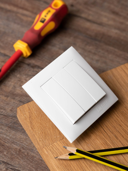 Купить EKF PROxima Валенсия Выключатель 3-кл. 10А белый