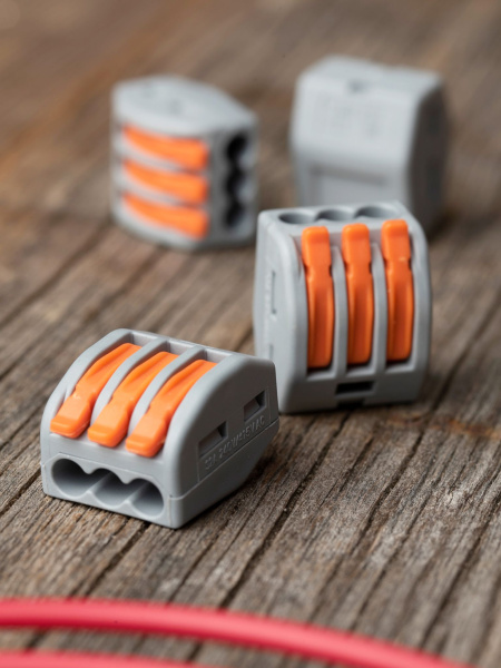 Купить EKF PROxima Строительно-монтажная клемма СМК 222-413 с рычагом 3 отверстия 0,08-2,5мм2 (100шт.)