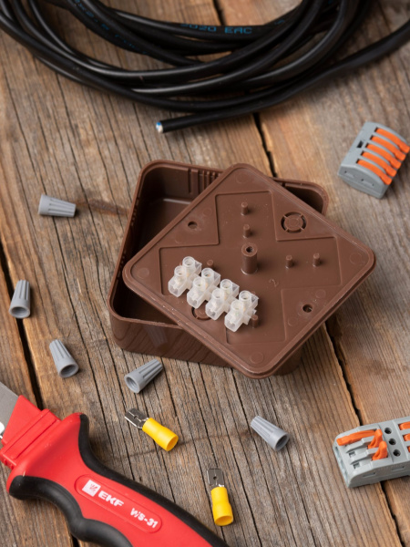 Купить EKF PROxima Коробка разветвительная КМР-030-030кг (75х75х26) с клеммником тёмное дерево