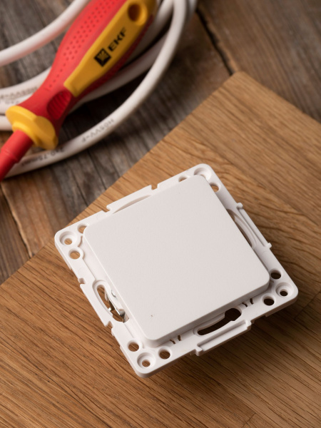 Купить EKF PROxima Стокгольм Белый Выключатель проходной 1-кл,10А