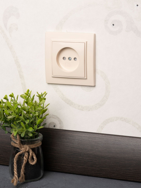 Купить EKF Basic Минск Бежевый Розетка б/з, со шторками, 10 А, СП