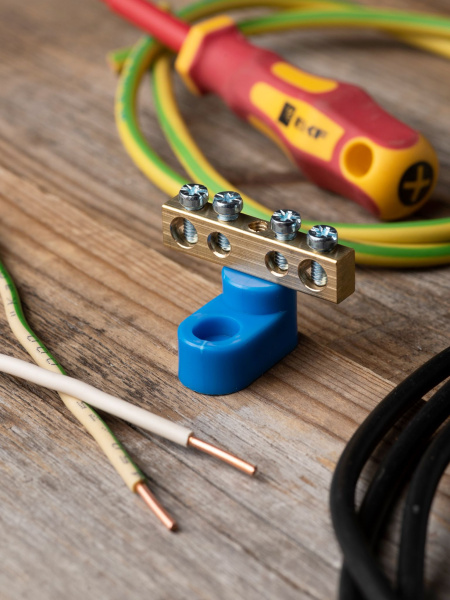 Купить EKF PROxima Шина "0" N (6х9мм) 4 отверстия латунь синий угловой изолятор