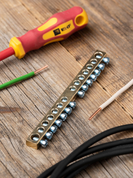 Купить EKF PROxima Шина PEN "ноль-земля" (6х9мм) 14 отверстий латунь крепеж по центру