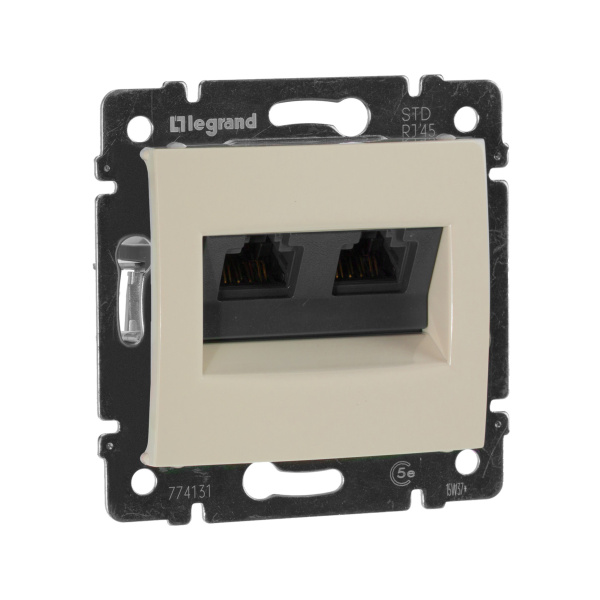 Legrand Valena Крем Розетка комп(RJ45) 2-ая 5 кат.крепление винт с лапками 774131