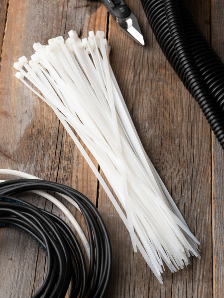 Купить EKF Basic Хомут нейлоновый (4,8х450) (100шт.)