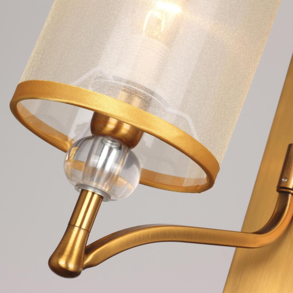 Купить Favourite Classic настенный светильник каркас цвета античной латуни, абажуры из органзы цвета шампанского, декоративные элементы из прозрачного стекла 2697-1W
