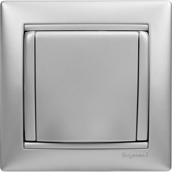Купить Legrand Valena Алюминий Розетка 1-ая с/з с крышкой 770122