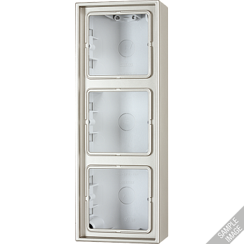 JUNG LS 990 Алюминий Коробка 3-ая для накладного монтажа с встроенной рамкой и основанием AL2583A-L