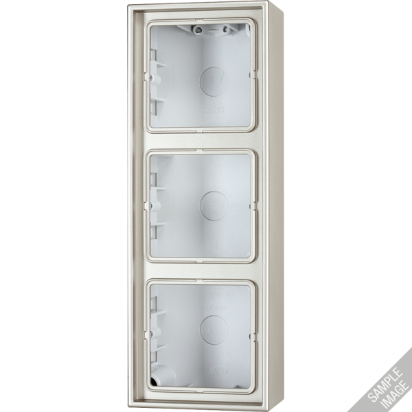 JUNG LS 990 Алюминий Коробка 3-ая для накладного монтажа с встроенной рамкой и основанием AL2583A-L