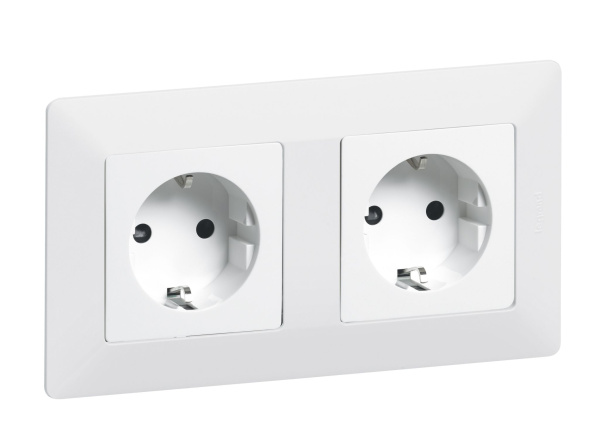 Купить Legrand Valena LIFE DIY Бел Розетка 1-ая с/з, безвинт.зажим 753421