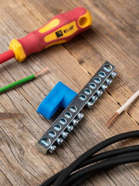 Купить EKF PROxima Шина "0" N (6x9мм) 12 отв. цинк синий угловой изолятор