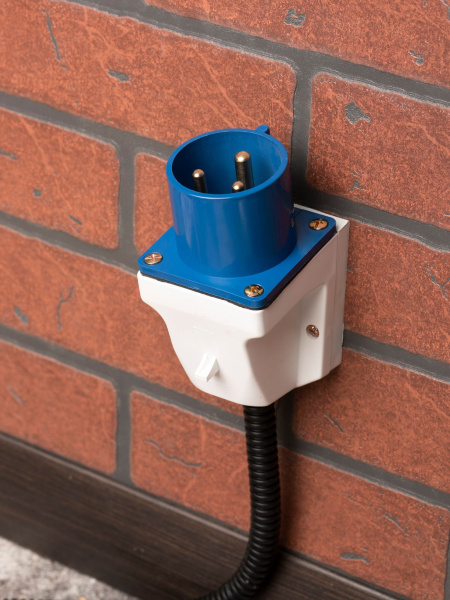 Купить EKF PROxima Вилка стационарная 523 2Р+РЕ 32А 220В IP44