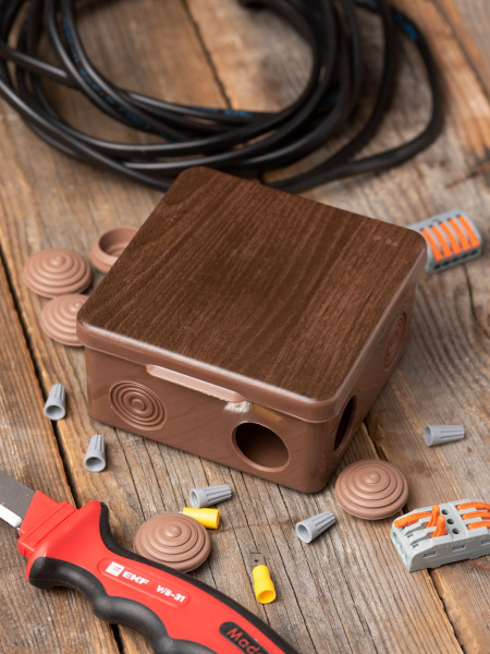 Купить EKF PROxima Коробка распаячная КМР-030-014 с крышкой (100х100х55), 8 мембранных вводов тёмное дерево IP54