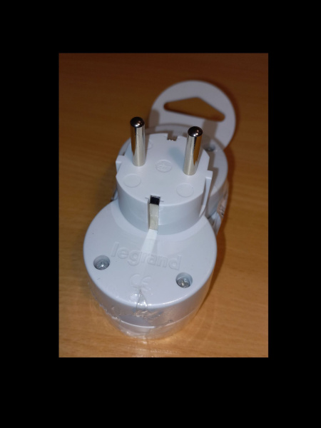 Купить Legrand Элиум Белый Розетка переносная 2х2Р+Е, 16А, вертикальное подключение, пластик 050655