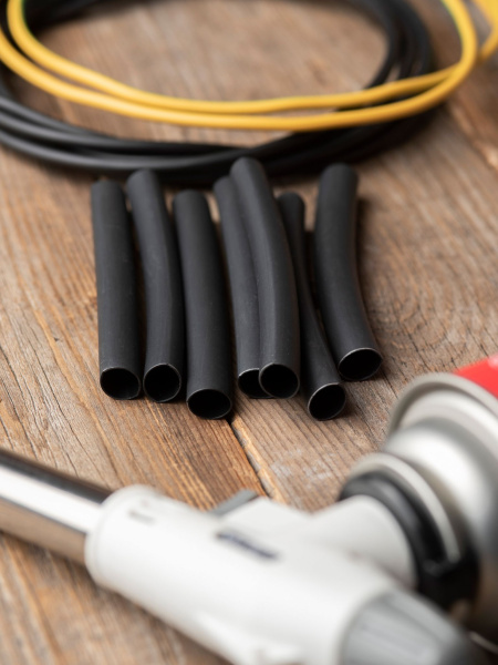 Купить EKF PROxima Термоусаживаемая трубка ТУТк с клеевым слоем нг 9/3 черная в отрезках по 1м