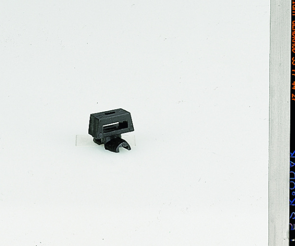 Купить Legrand Стальное основание для крепления хомута на неперфорированной или перфорированной пластины Lina 25 031978