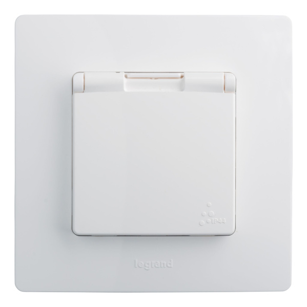 Купить Legrand Etika Белый Розетка с/з, автоматические клеммы, IP44 672232