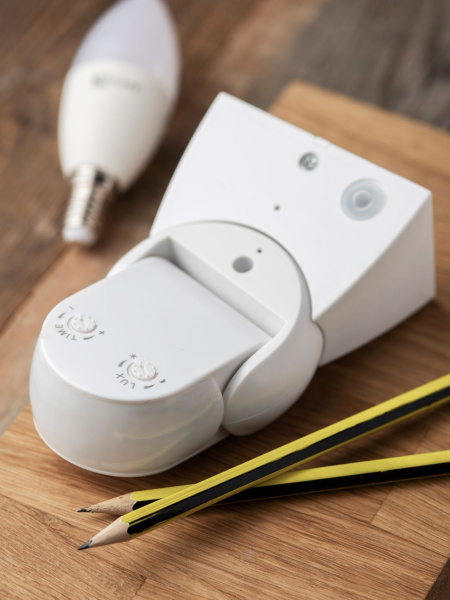 Купить EKF PROxima Микроволновый датчик движения бел. 1200Вт 180гр. до 15м IP65 MW-704