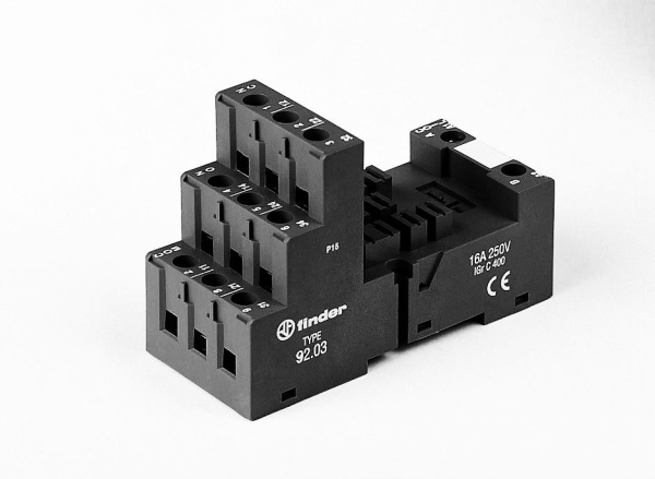 Finder Розетка с винтовыми клеммами (с зажимной клетью) для реле 62.32, 62.33; применяются модули 86.00, 86.30, 99.02 92030SMA