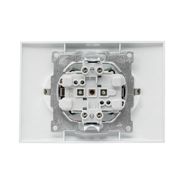 Купить EKF PROxima Валенсия розетка 2-местная с/з 16А белая с защ. штор.