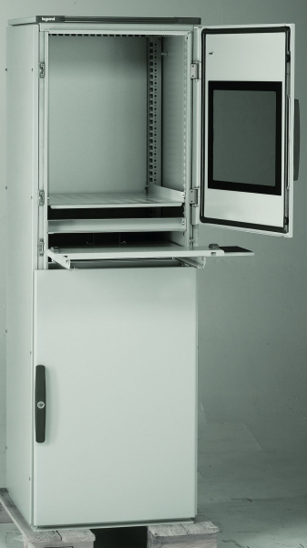 Купить Legrand Altis Шкаф PC IP 55 IK 10 1800x600x600 мм RAL 7035 или 7021 047401