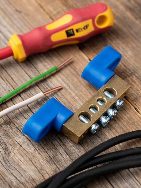 Купить EKF PROxima Шина "0" N (8х12мм) 4 отверстия латунь 2 синих угловых изолятора