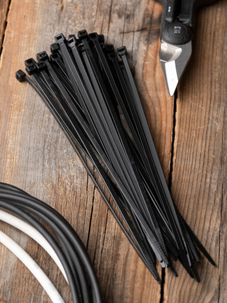 Купить EKF PROxima Хомут P6.6 стандартный (ч), 3.6x180 (100шт) FlexLock