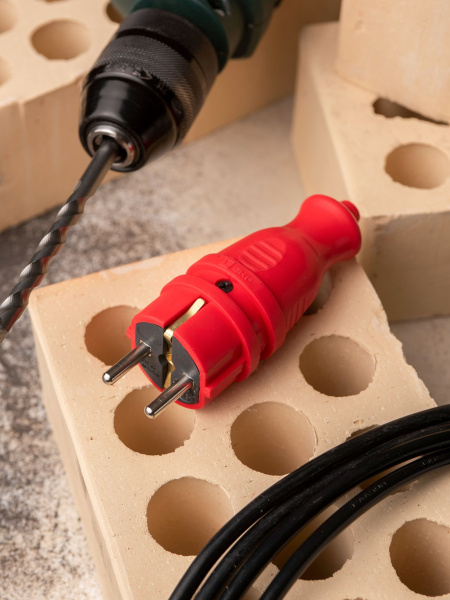 Купить EKF PROxima Вилка красная каучуковая прямая 230В 2P+PE 16A IP44 PRO