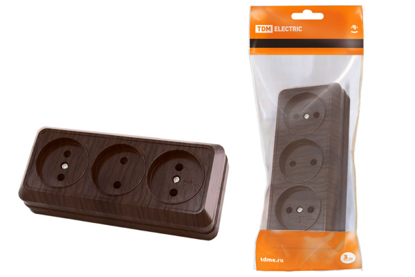 TDM Розетка 3-х местная горизонтальная 2П открытой установки IP20 10A бук "Ладога" SQ1801-0324