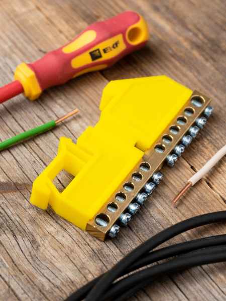 Купить EKF PROxima Шина "0" N (6х9мм) 12 отверстий латунь желтый изолятор на DIN-рейку