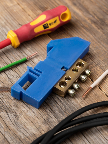 Купить EKF PROxima Шина "0" N (8х12мм) 4 отверстия латунь синий изолятор на DIN-рейку