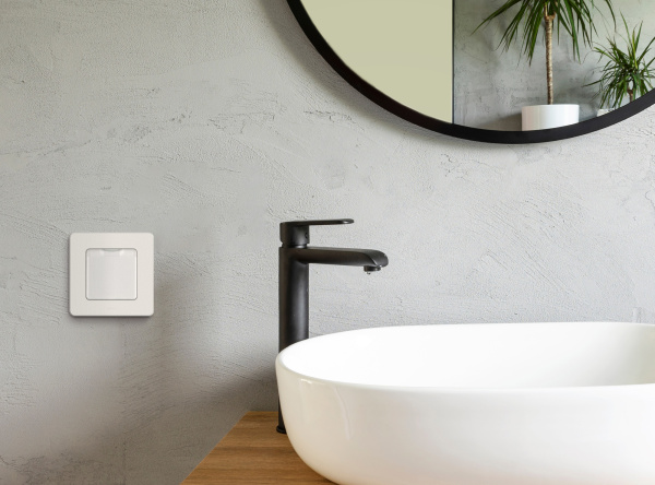 Купить Legrand INSPIRIA Белый Розетка 2К+З IP 44 с откидной крышкой и шторками - немецкий стандарт - 16 А - 250 В 673740