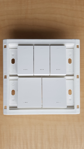 Anam Legrand e-Fren Выключатель 5-кл. с ПОДСВЕТКОЙ, обыкновенный, белый 853013