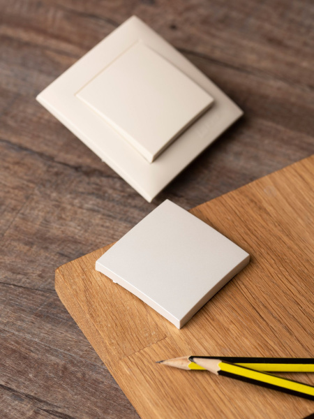 Купить EKF PROxima Валенсия лицевая панель выключателя 1-кл. 10А жемчуг