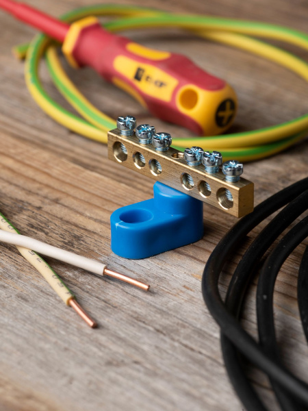 Купить EKF PROxima Шина "0" N (6х9мм) 6 отверстий латунь синий угловой изолятор