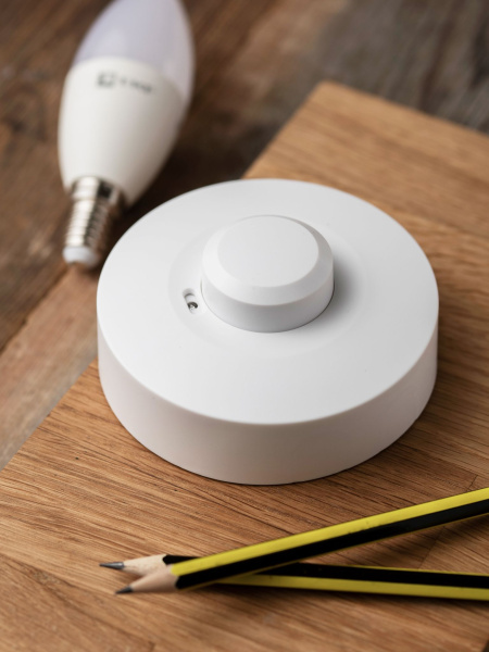 Купить EKF PROxima Микроволновый датчик движения бел. 1200Вт 360гр. до 20м IP20 MW-703