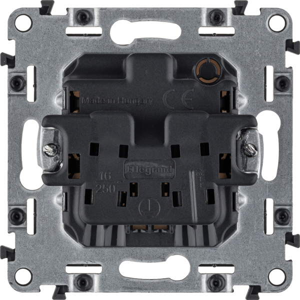 Купить Legrand Valena LIFE DIY Бел Розетка 1-ая б/з с защитными шторками, безвинт.зажим 753416