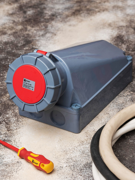 Купить EKF PROxima Розетка стационарная наружная 1452 3Р+РЕ+N 125А 380В IP67