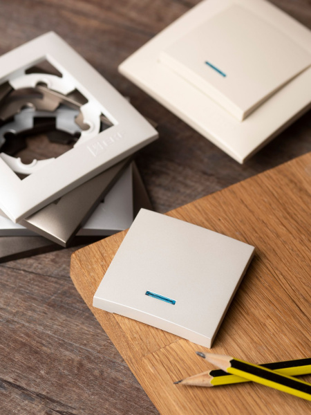 Купить EKF PROxima Валенсия лицевая панель выключателя 1-кл. с индикатором 10А жемчуг