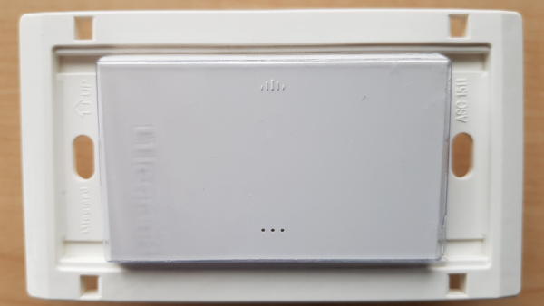 Anam Legrand e-Fren Выключатель 1-кл. с ПОДСВЕТКОЙ, обыкновенный, белый 853009