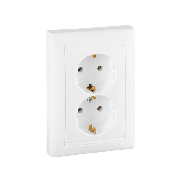 Legrand DIY Valena Бел Розетка 2-ая с/з литая 694272