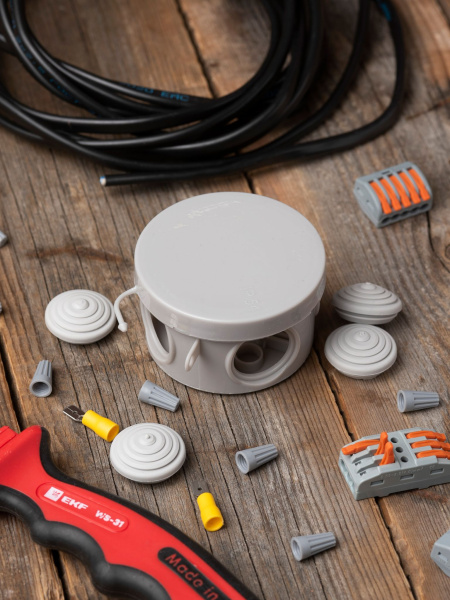 Купить EKF PROxima Коробка распаячная КМР-040-038 с крышкой наружная (65х40) 4 мембранных ввода IP54