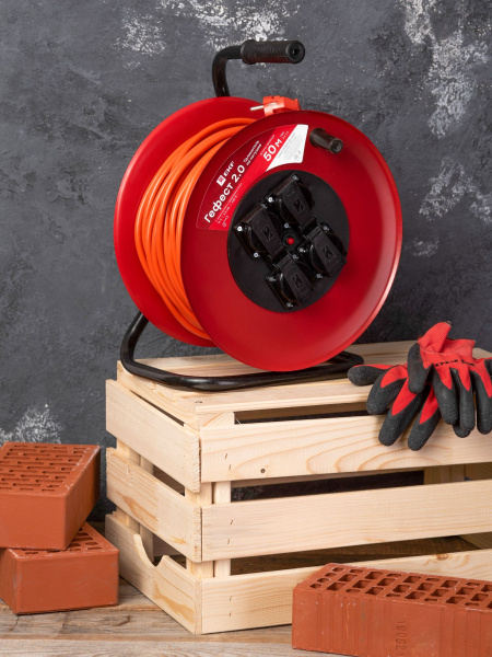 Купить EKF PROxima Удлинитель на катушке "Гефест 2.0" 4 гнезда 50м с заземлением и предохранителем ПВС 3*1,5 16А/3,5кВт IP44